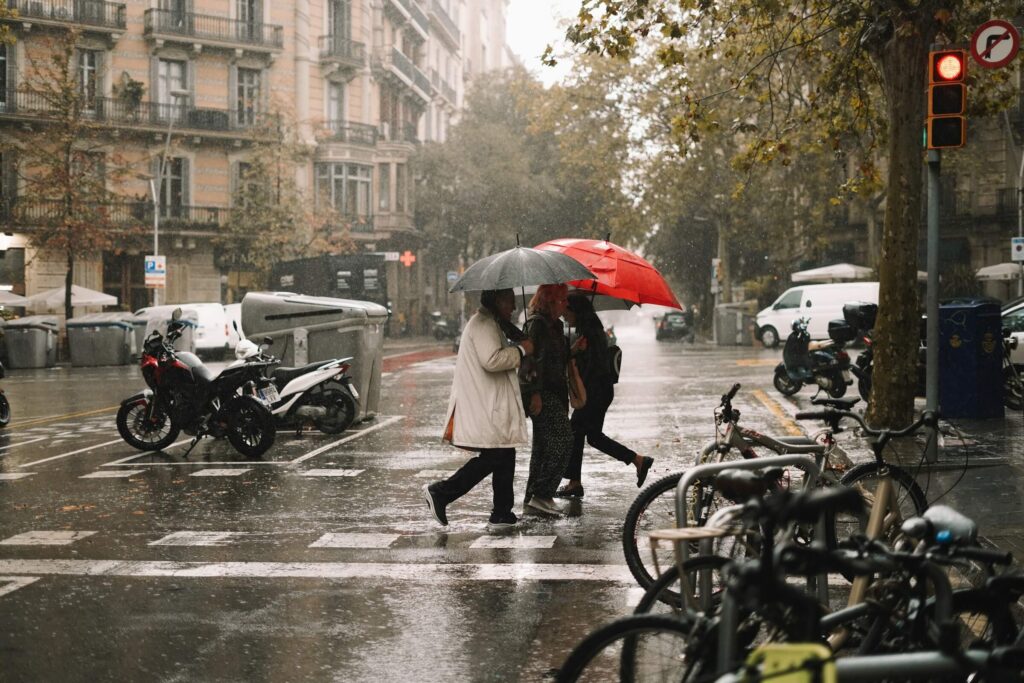 Mensen onderweg naar het werk in Barcelona